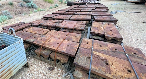 Used Rexnord Rubber Liners For 13'6" X 20' (4.1m X 6.1m) Rod Mill)